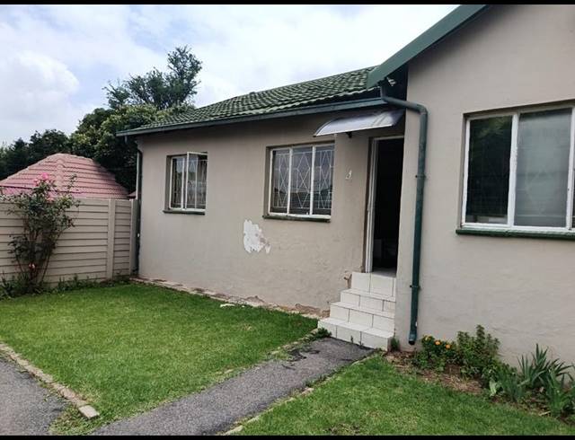 2 BEDROOM PROPERTY TO RENT IN LOMBARDY EAST